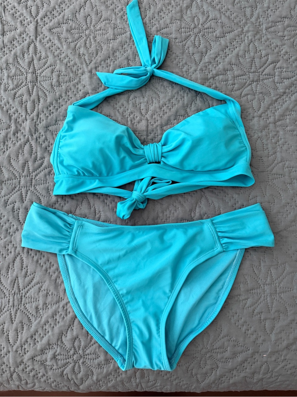 NEVER WORN!! Turquoise Bikini - Knot Halter Top & Bottoms